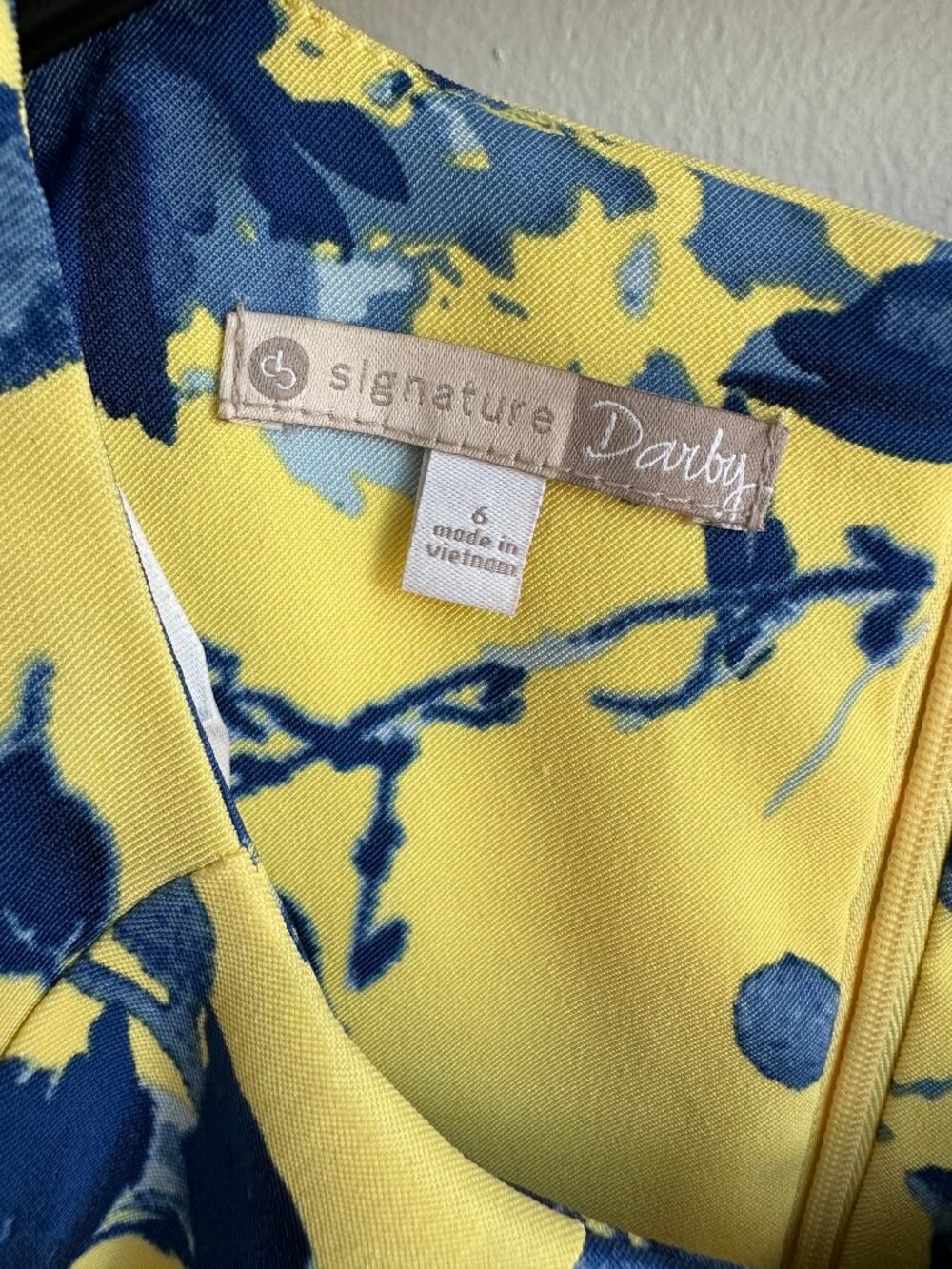 Yellow floral dress from Dress Barn, size 6 - Picture 4 of 7